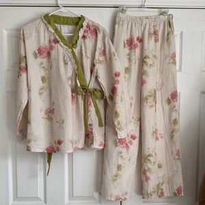 Floral Women's Pajama Set with Green Accents